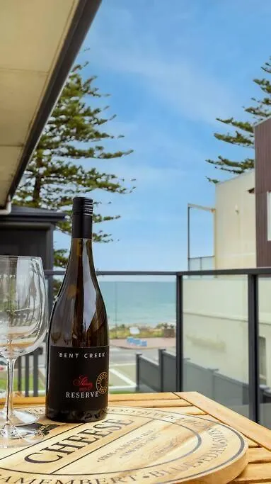 Apartment Casa Del Soul, On The Beach, Steps To Henley Square! Henley Beach South Australia