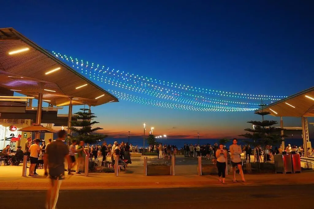 Apartment Casa Del Soul, On The Beach, Steps To Henley Square! Henley Beach South